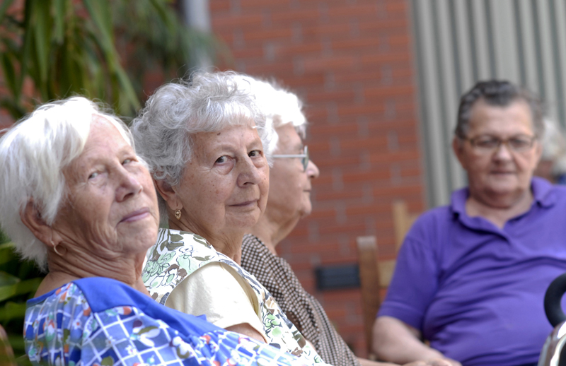 szereteth�z k�v�lr�l