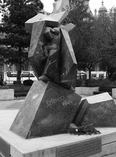 Sztehl� G�bor szobra